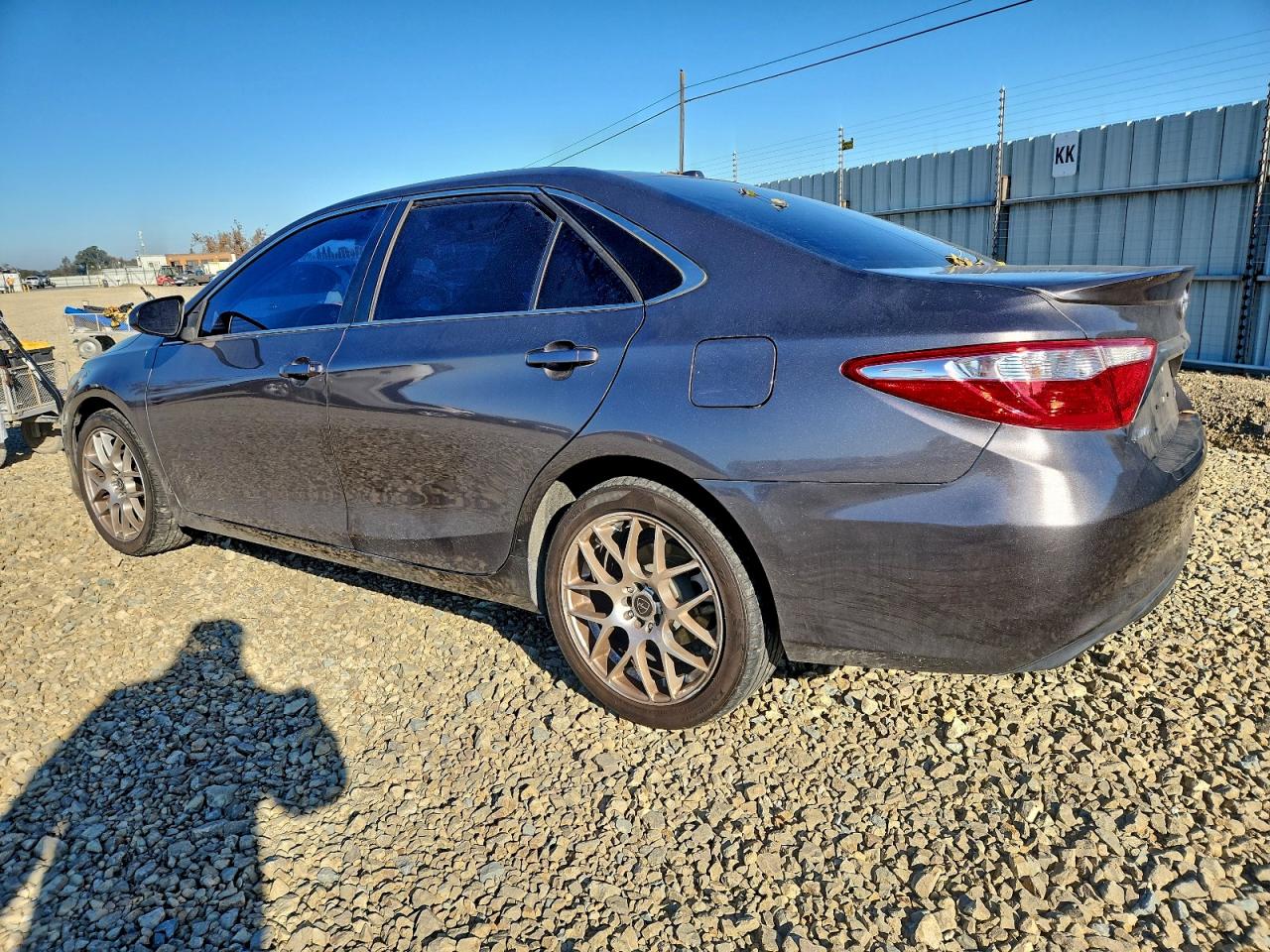 2017 TOYOTA CAMRY LE photo 2