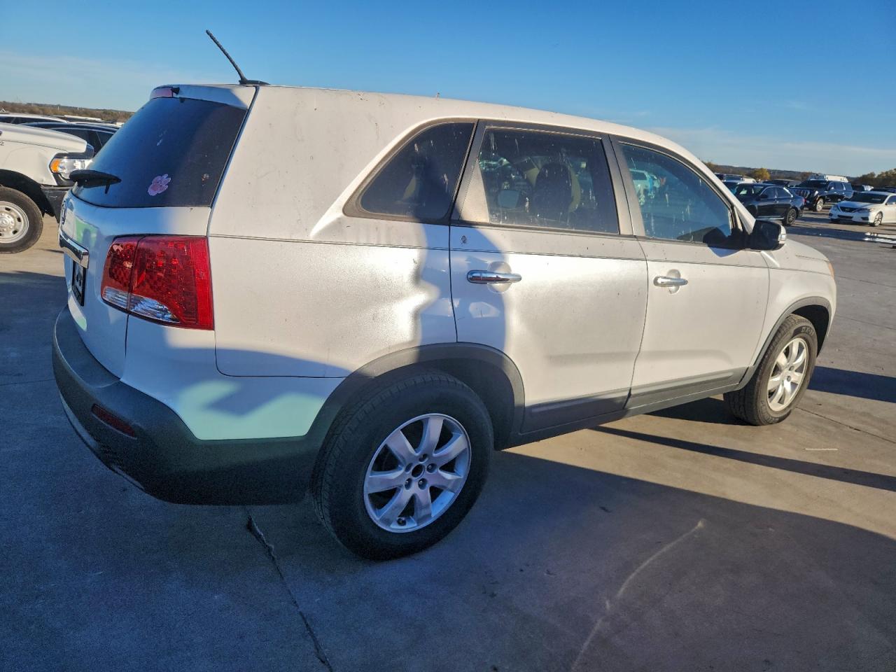 2011 KIA SORENTO BASE photo 3