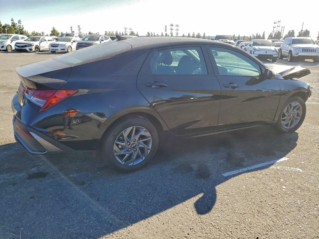2024 HYUNDAI ELANTRA BLUE photo 3