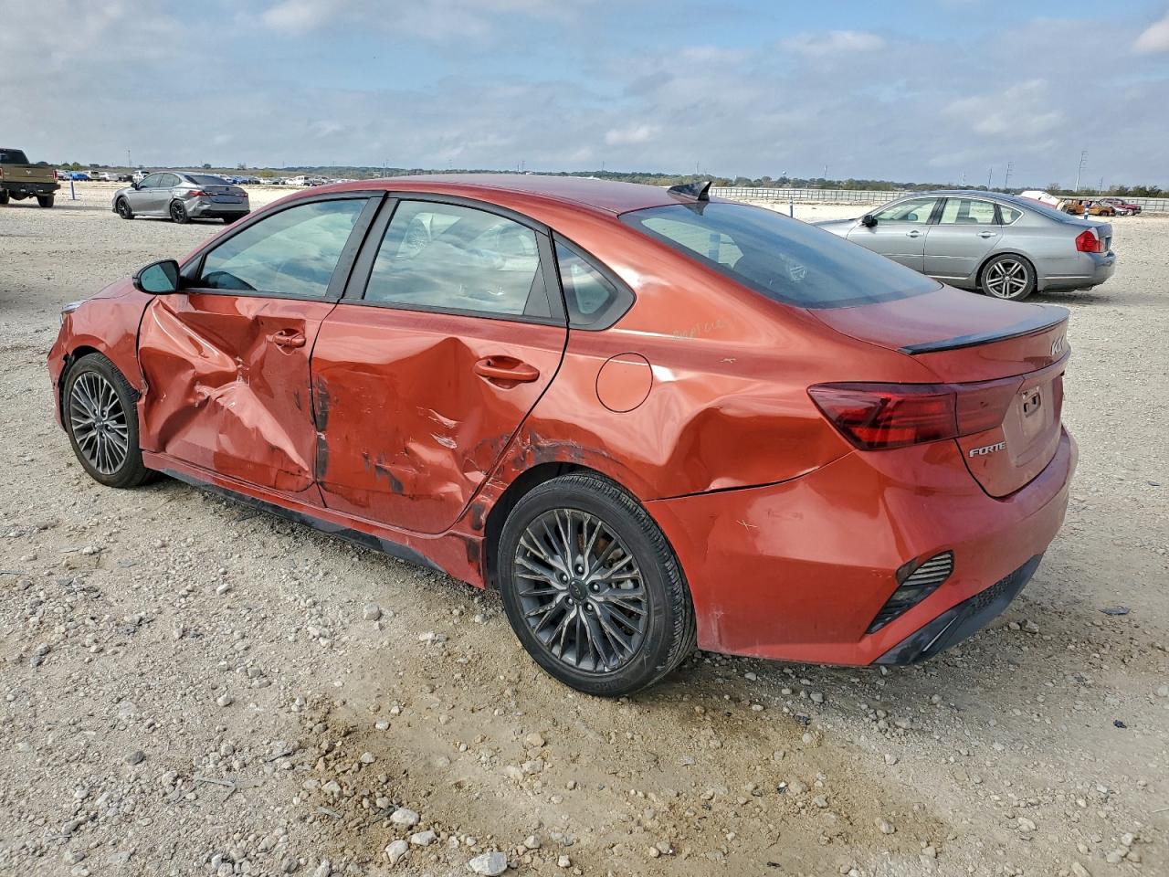2024 KIA FORTE GT LINE photo 2