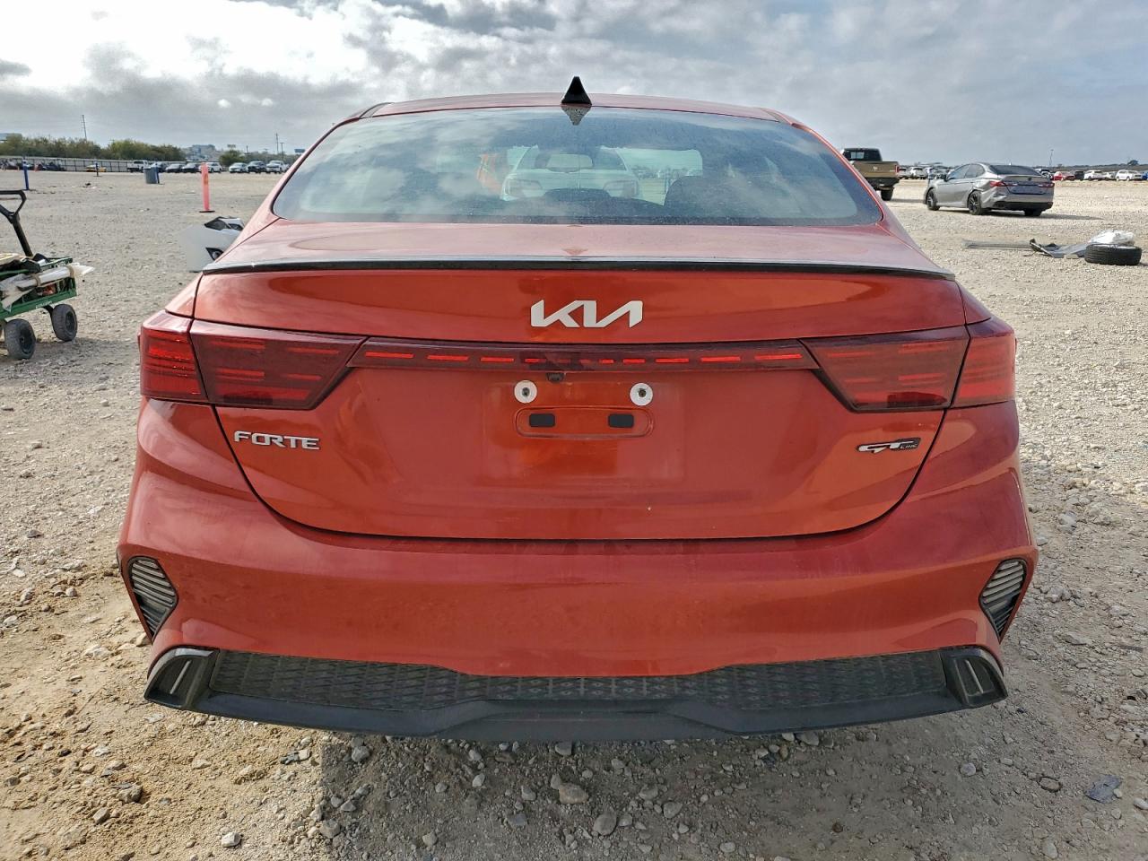 2024 KIA FORTE GT LINE photo 6