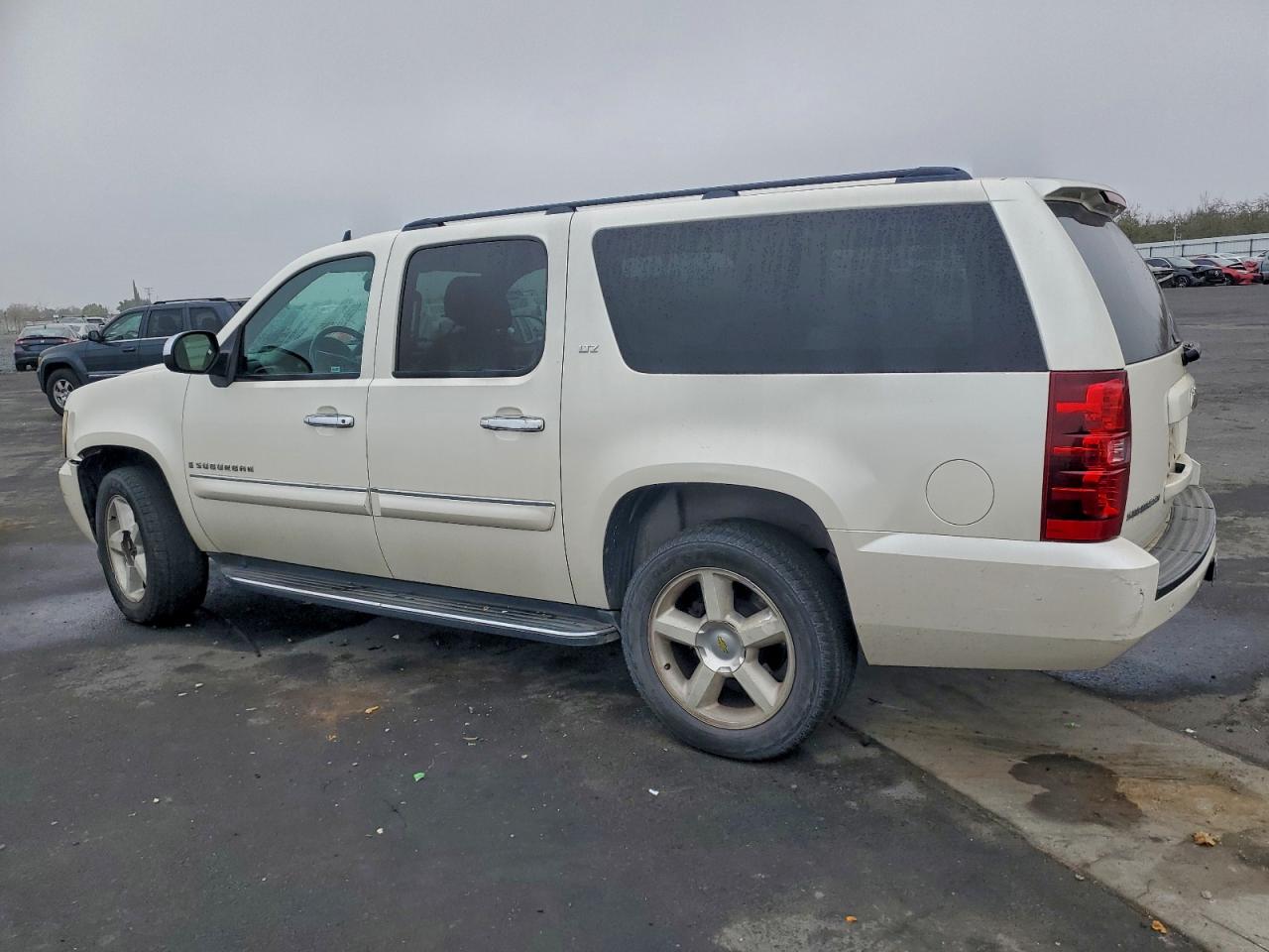 2008 CHEVROLET SUBURBAN K1500 LS photo 2
