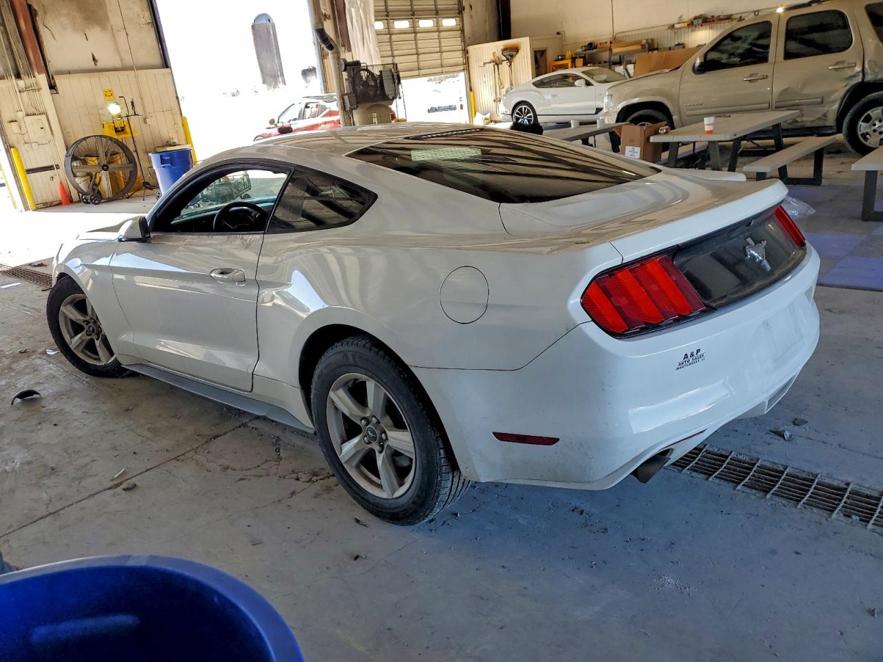 2016 FORD MUSTANG photo 2