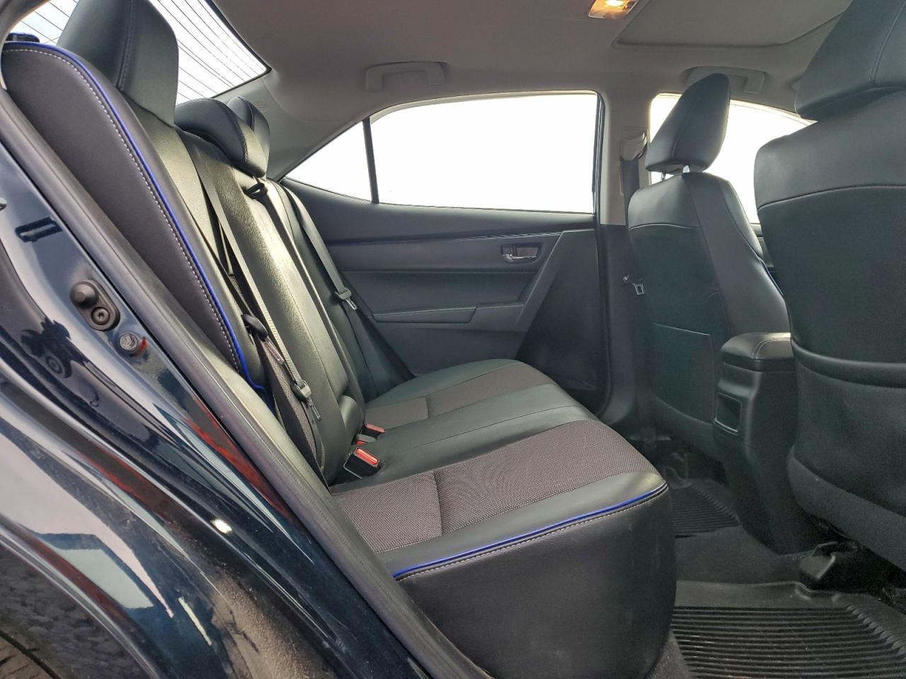 2019 TOYOTA COROLLA L photo 10