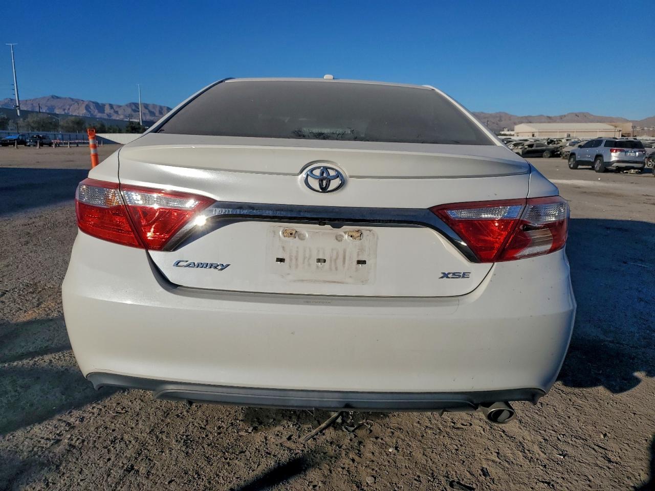 2017 TOYOTA CAMRY LE photo 6