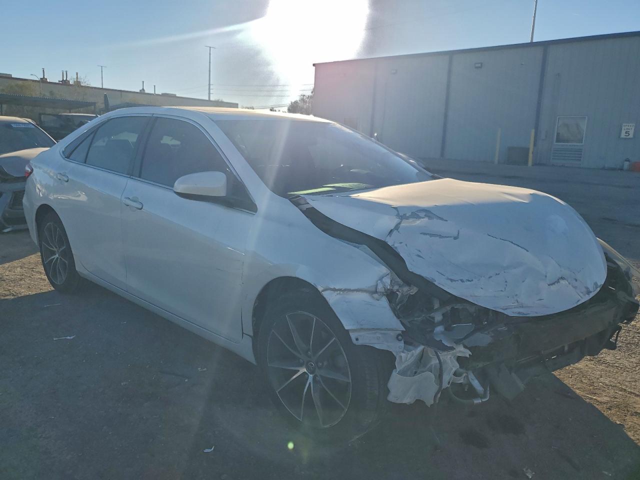 2017 TOYOTA CAMRY LE photo 4