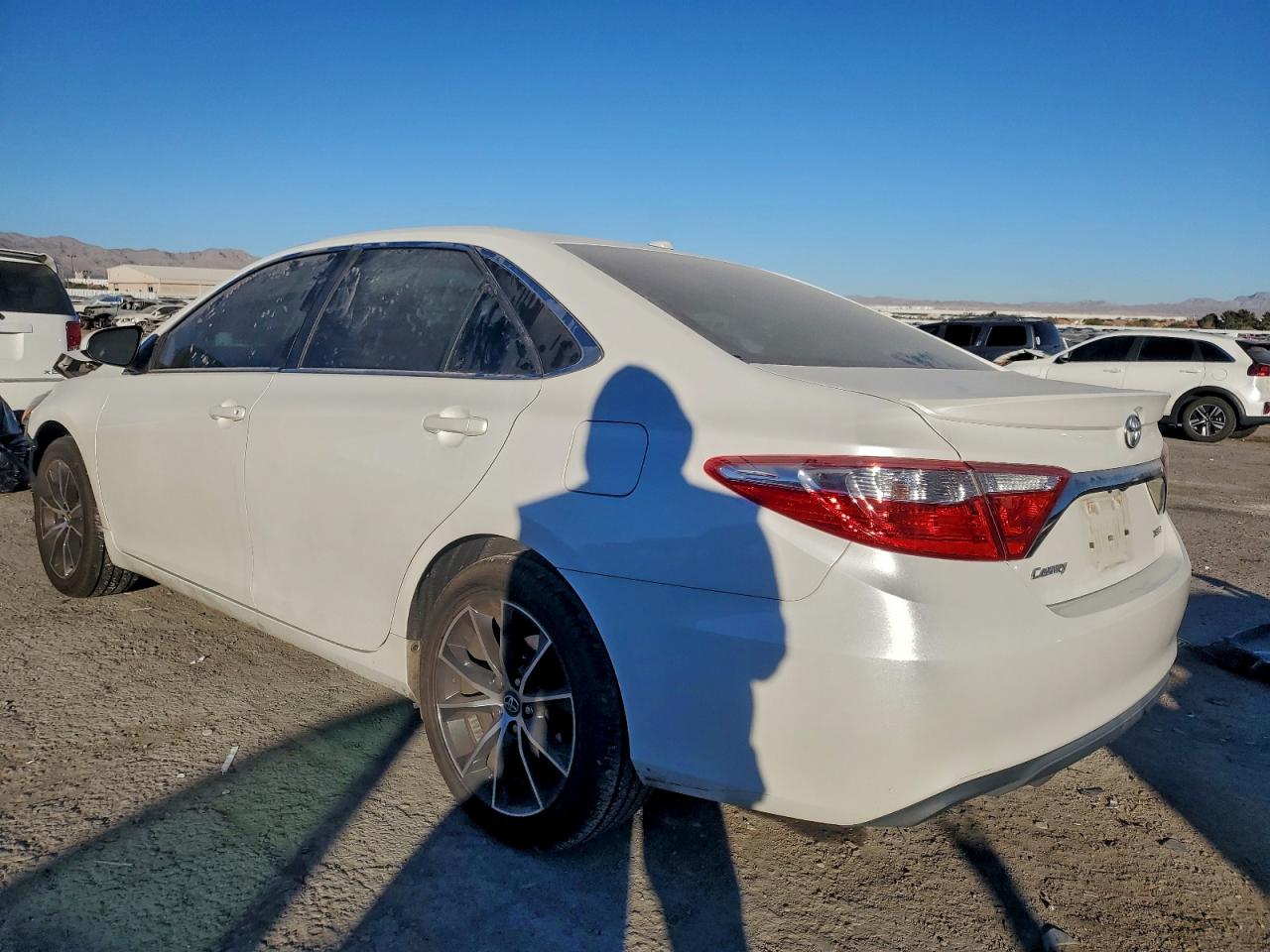2017 TOYOTA CAMRY LE photo 2