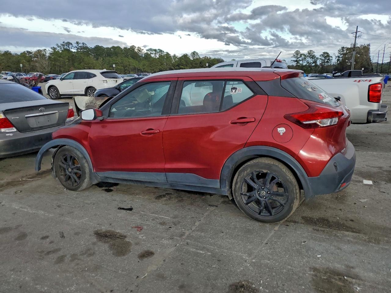 2019 NISSAN KICKS S photo 2