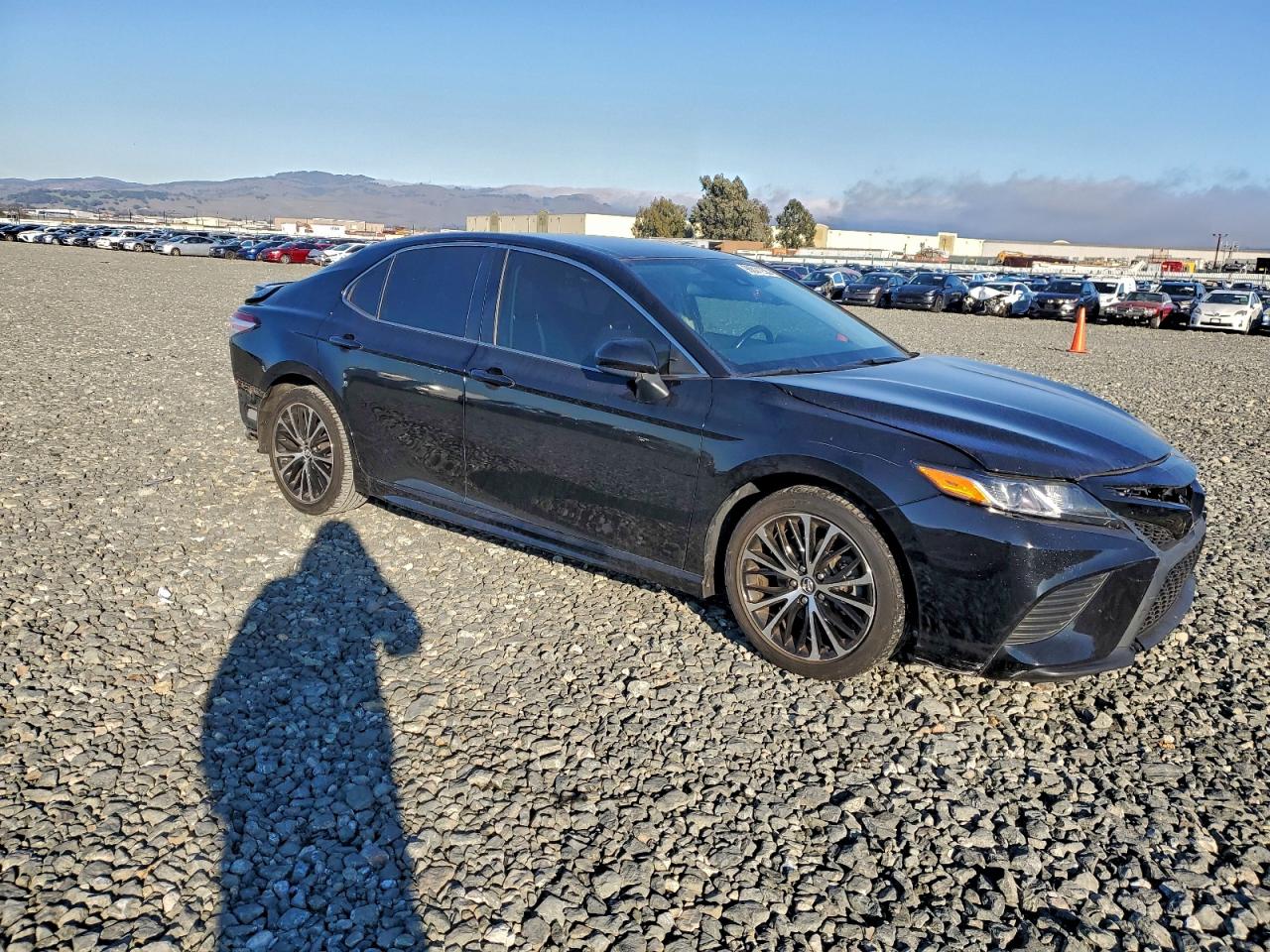 2020 TOYOTA CAMRY SE photo 10