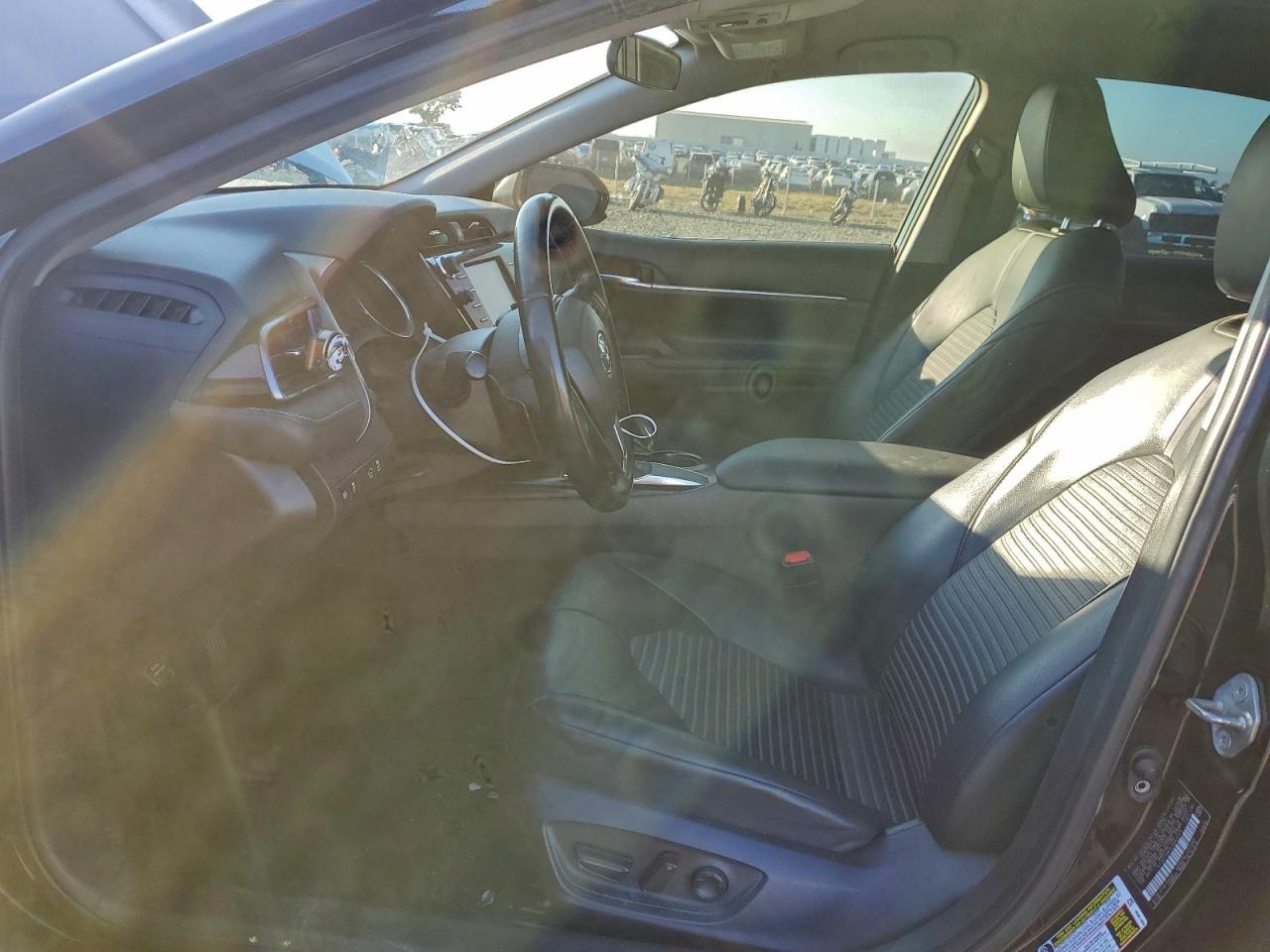 2020 TOYOTA CAMRY SE photo 19