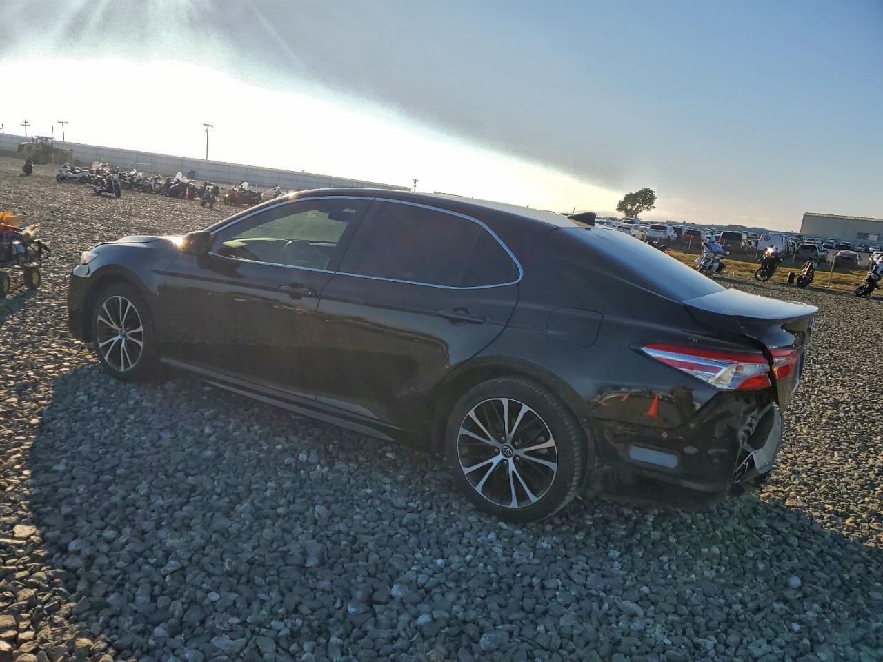 2020 TOYOTA CAMRY SE photo 4
