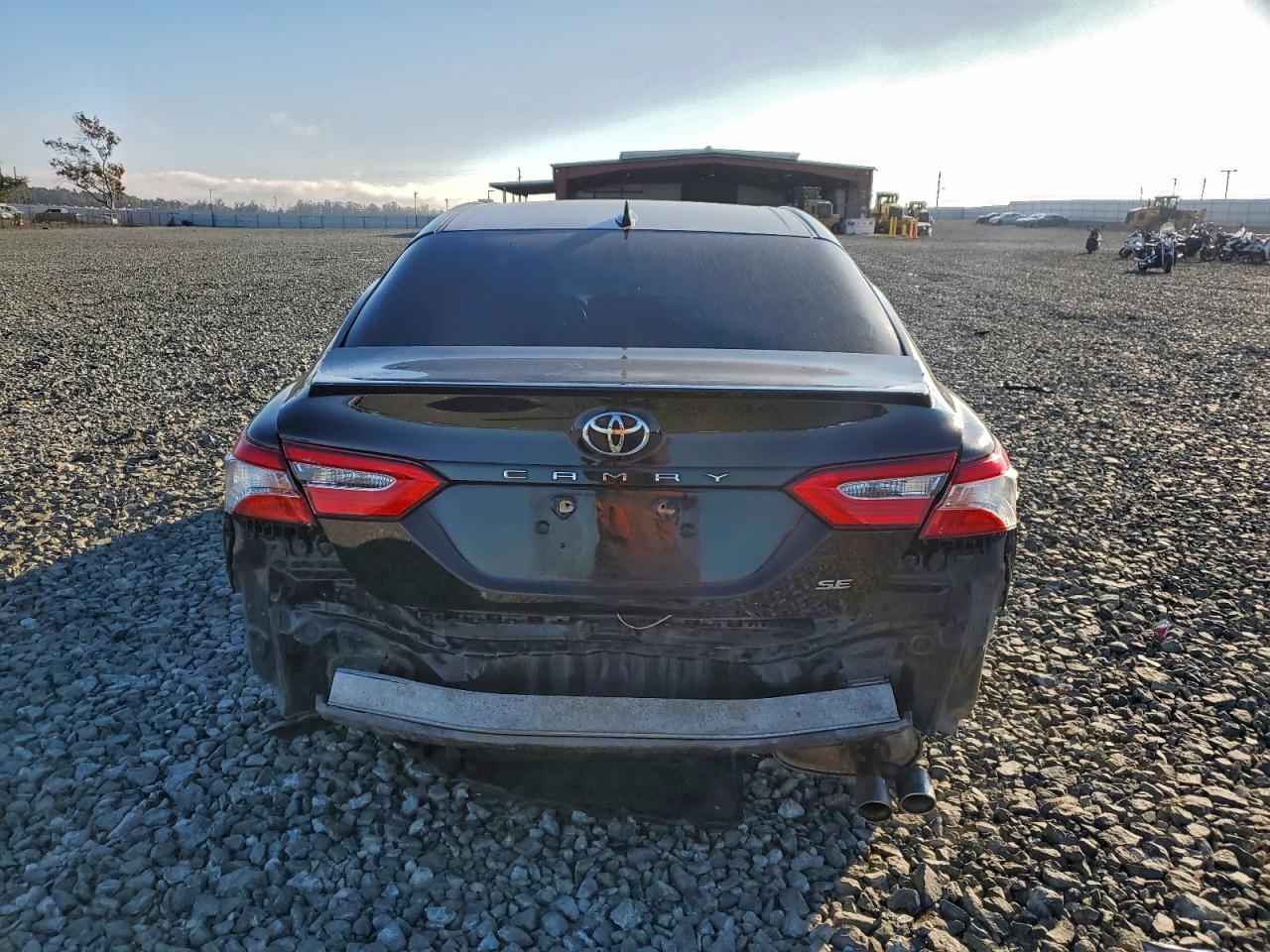 2020 TOYOTA CAMRY SE photo 16