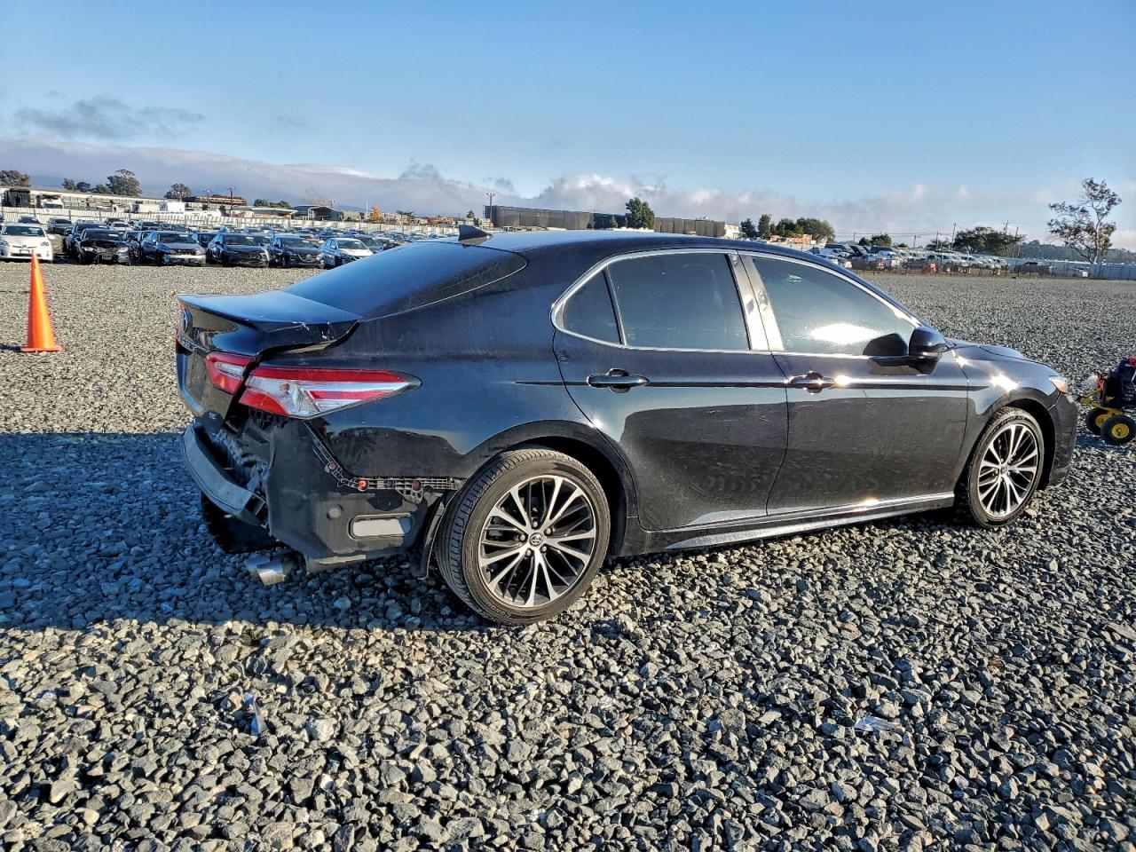 2020 TOYOTA CAMRY SE photo 7