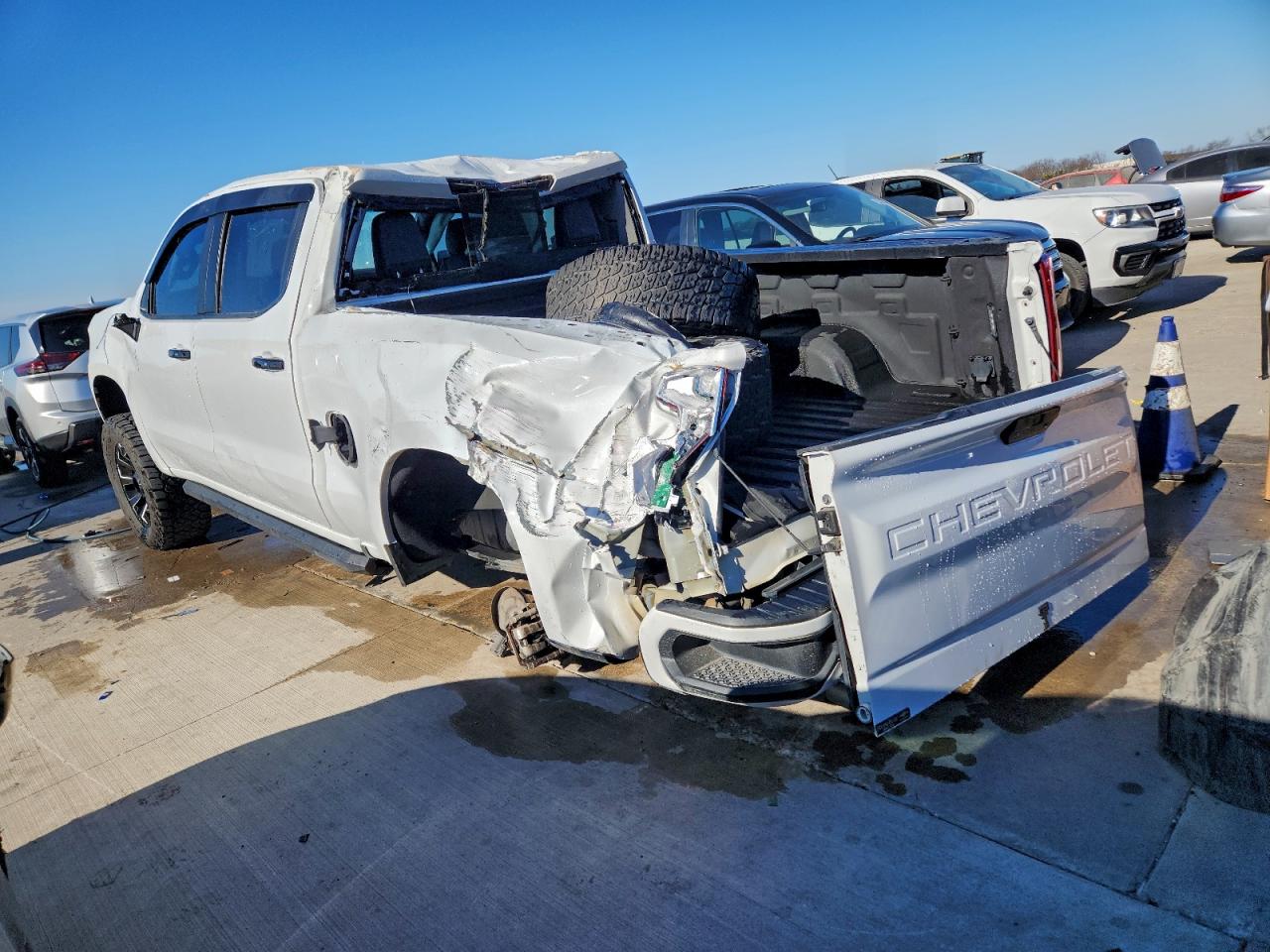 2019 CHEVROLET SILVERADO K1500 RST photo 2