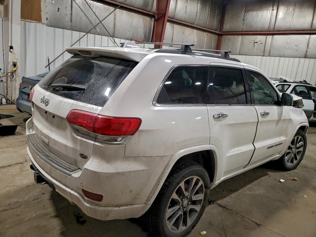 2018 JEEP GRAND CHEROKEE OVERLAND photo 3