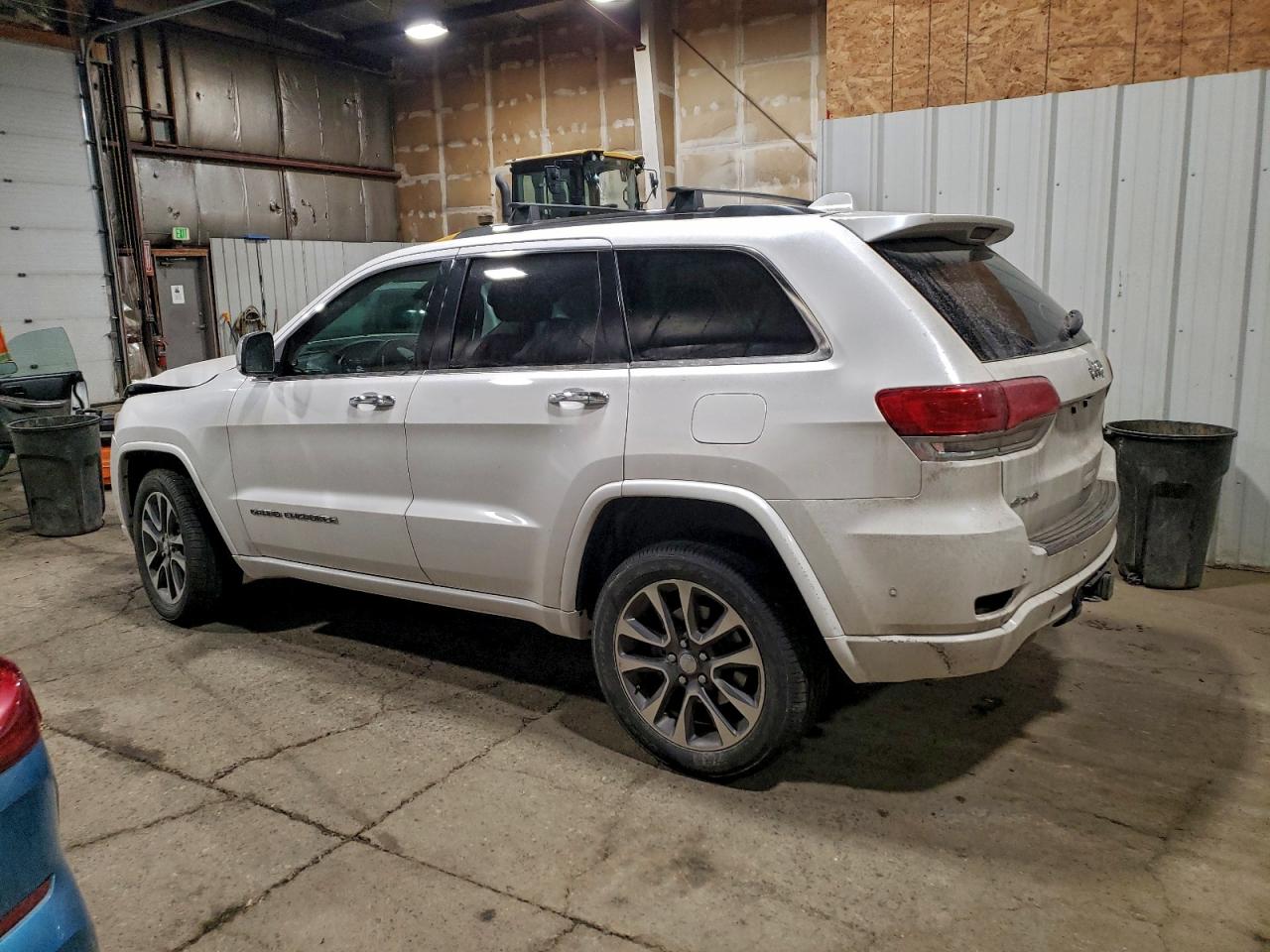 2018 JEEP GRAND CHEROKEE OVERLAND photo 2