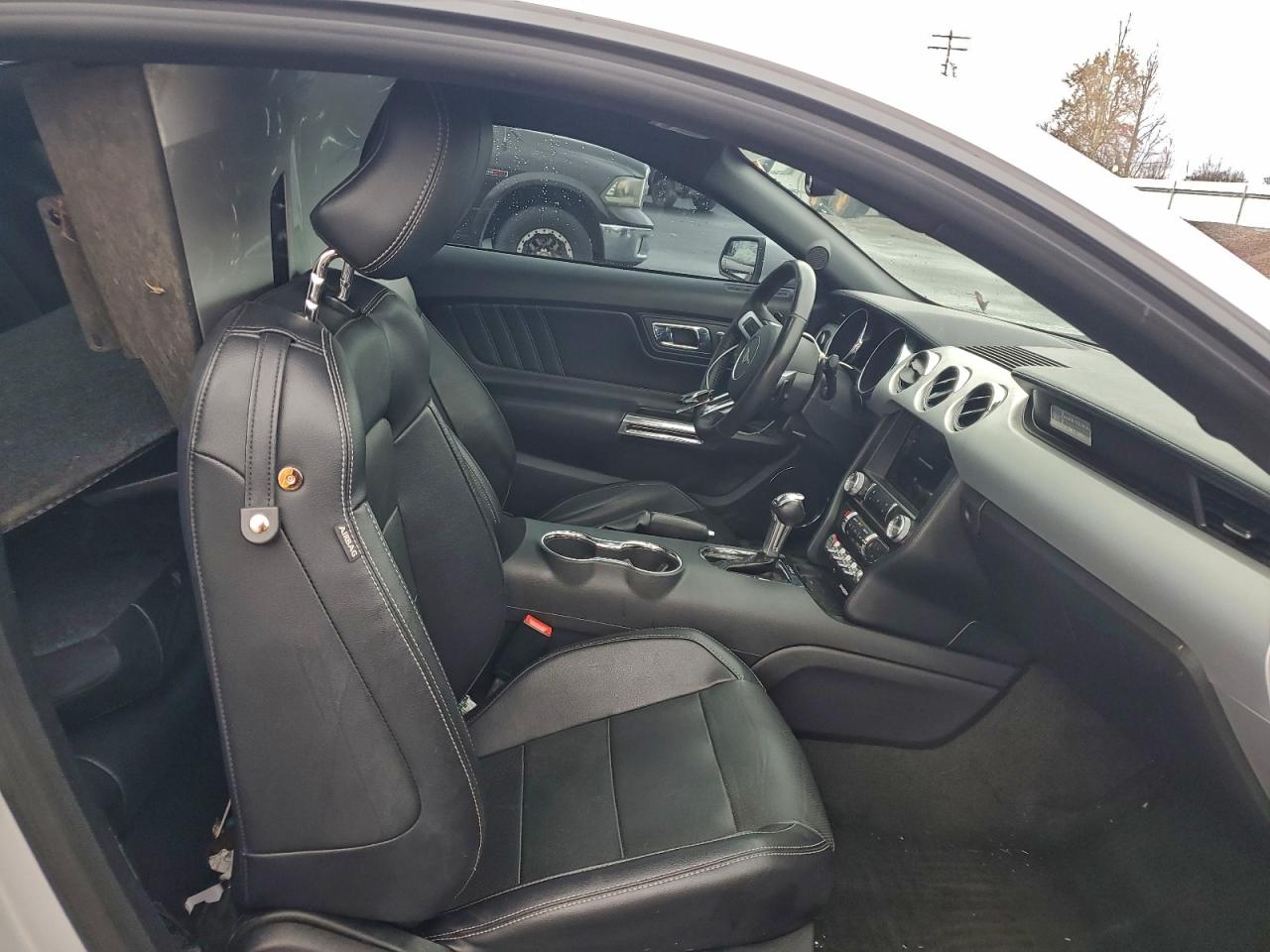 2017 FORD MUSTANG photo 10