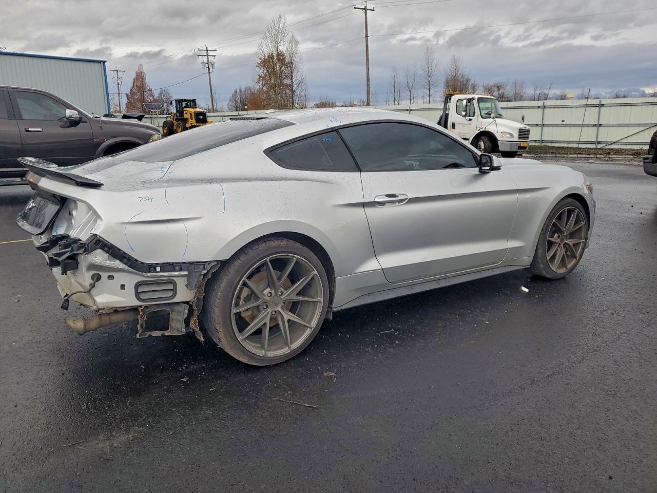 2017 FORD MUSTANG photo 3