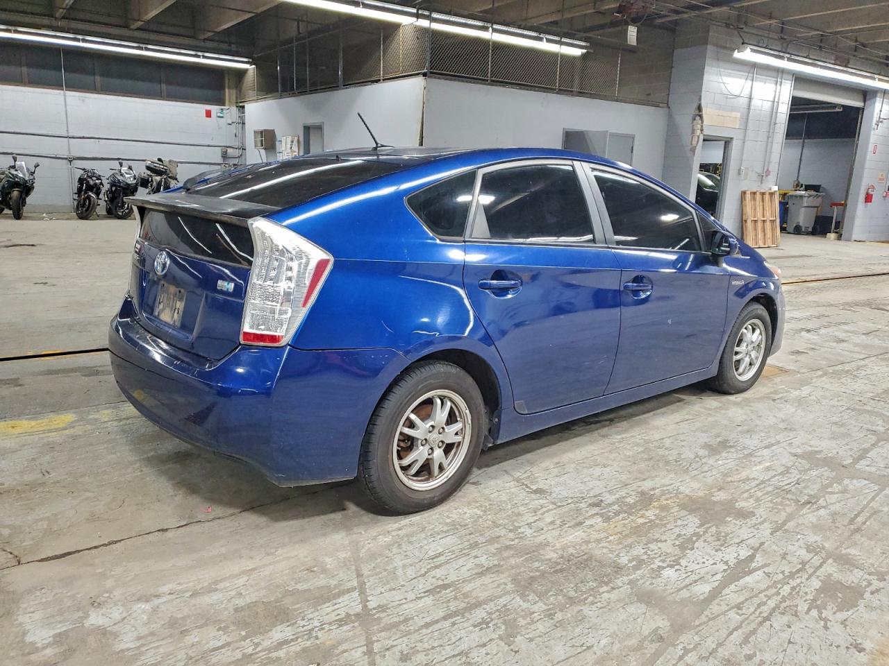 2010 TOYOTA PRIUS photo 3