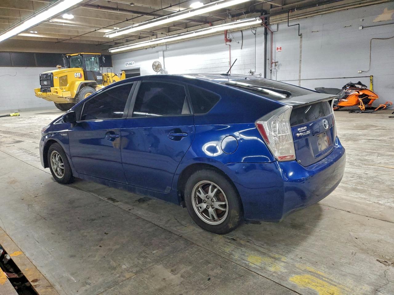2010 TOYOTA PRIUS photo 2