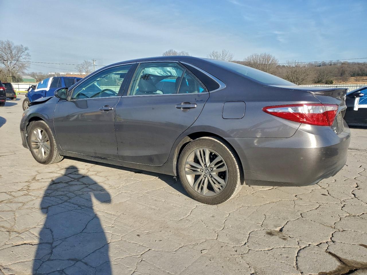 2016 TOYOTA CAMRY LE photo 2