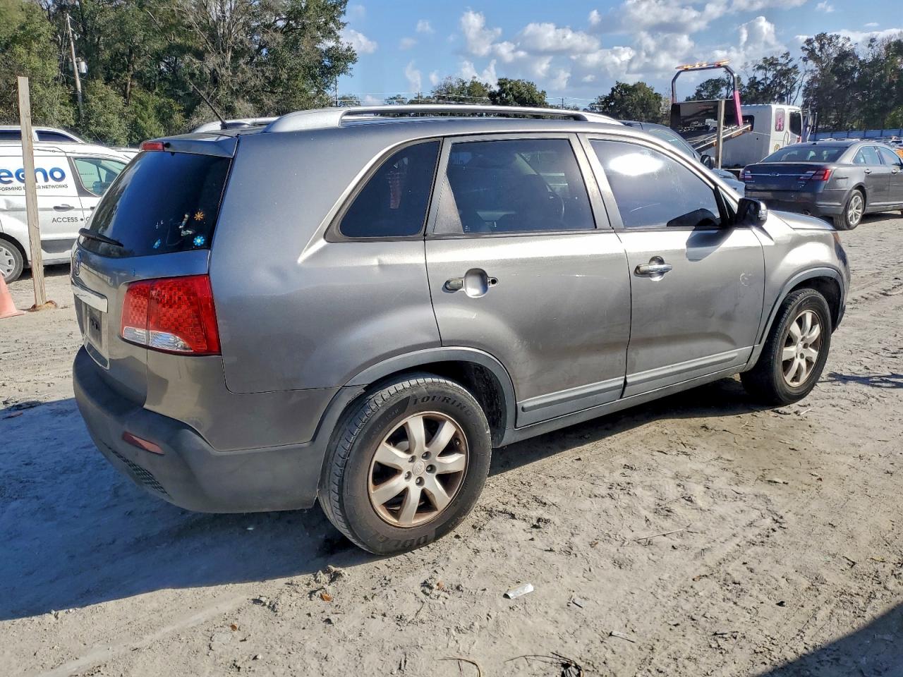 2012 KIA SORENTO BASE photo 3