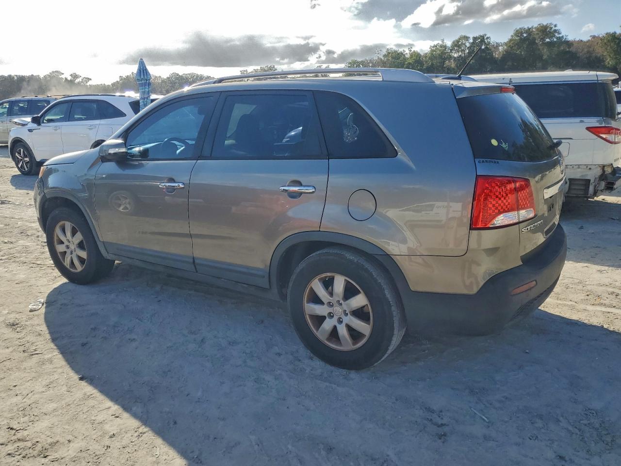 2012 KIA SORENTO BASE photo 2