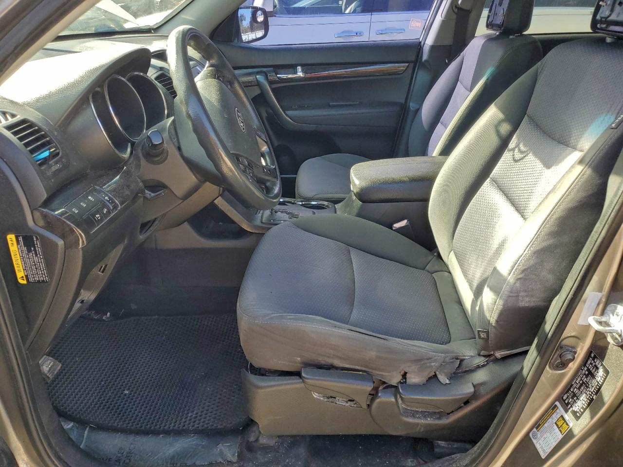 2012 KIA SORENTO BASE photo 7