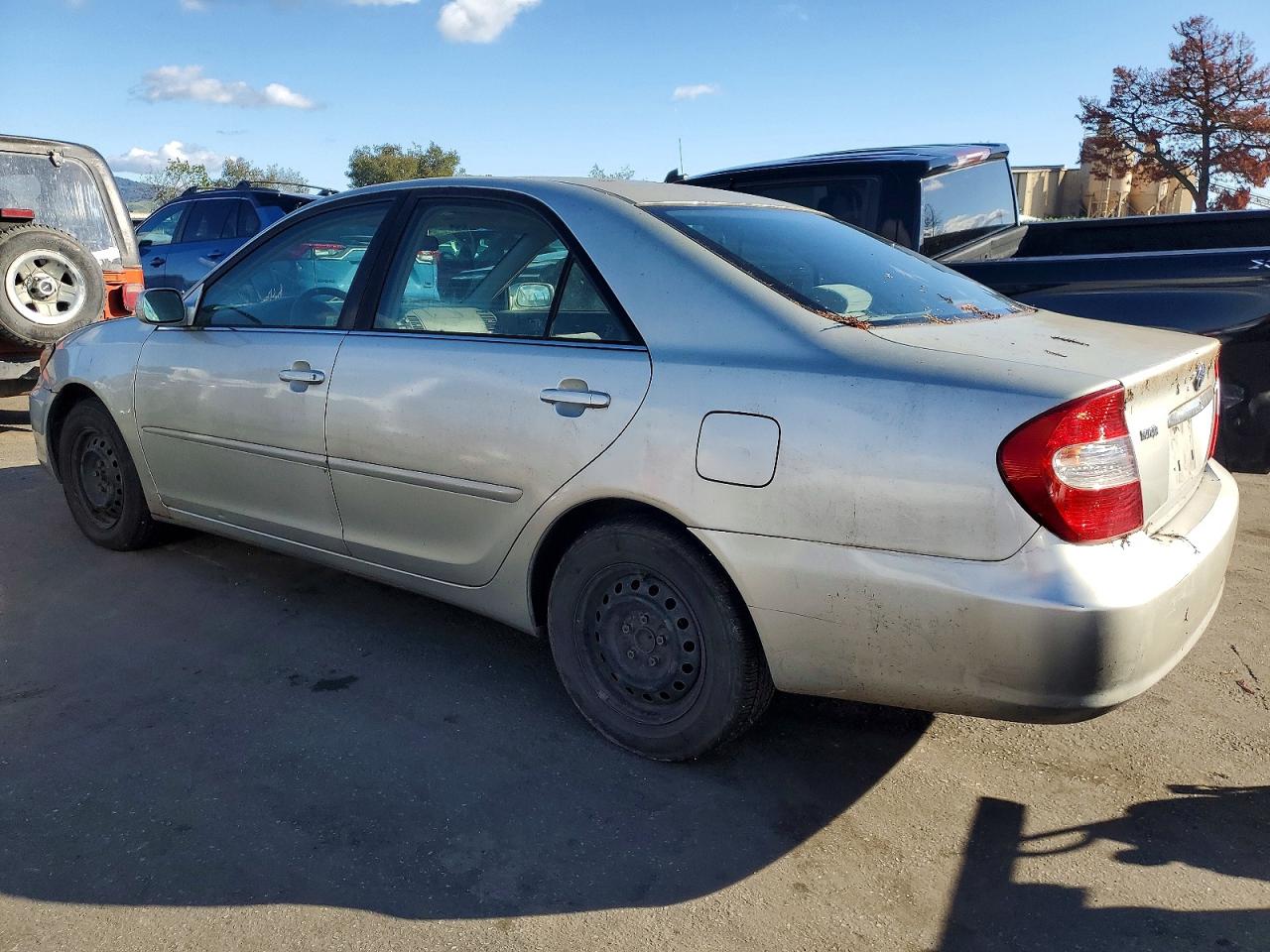 2003 TOYOTA CAMRY LE photo 2