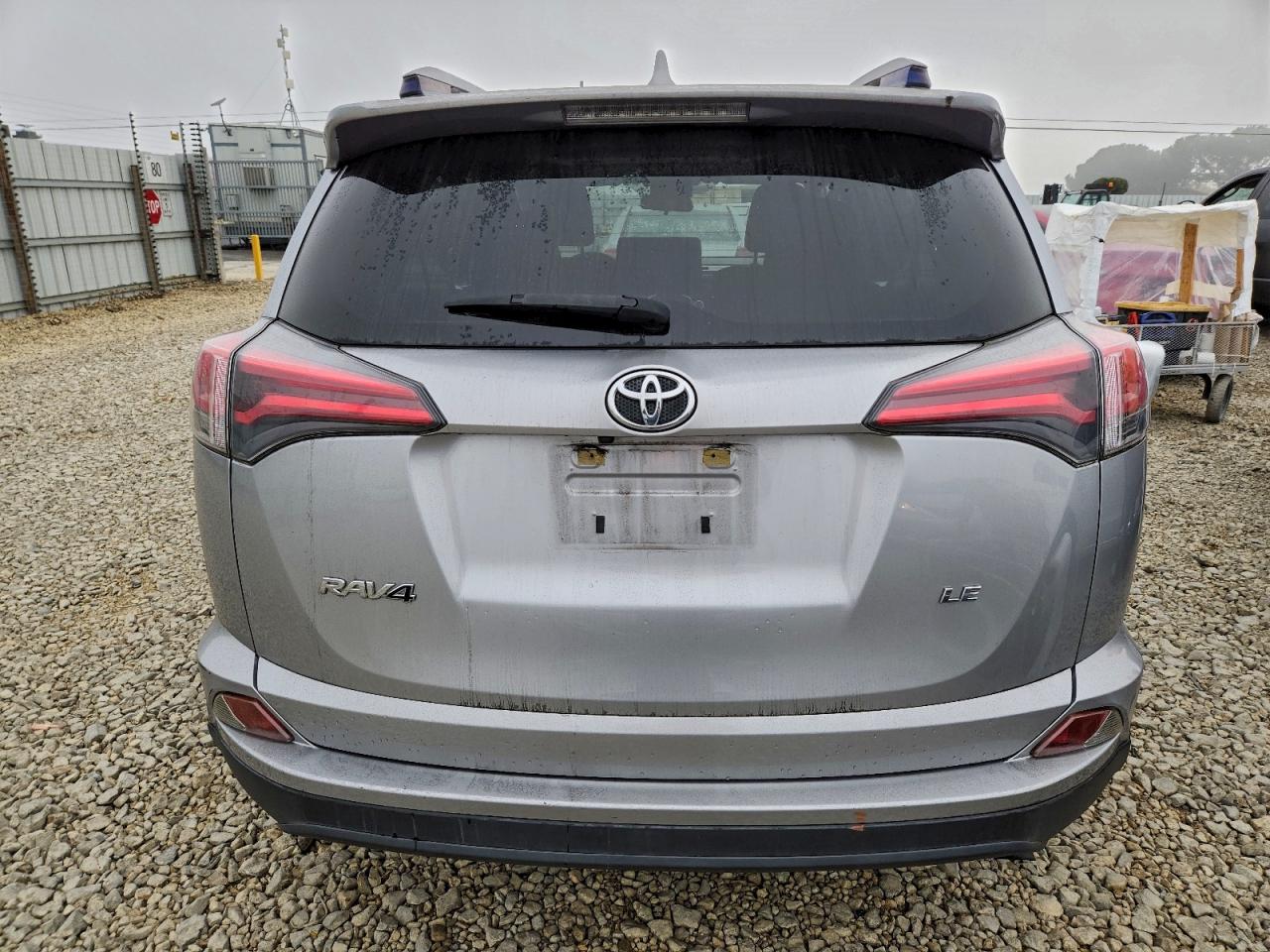 2018 TOYOTA RAV4 LE photo 6
