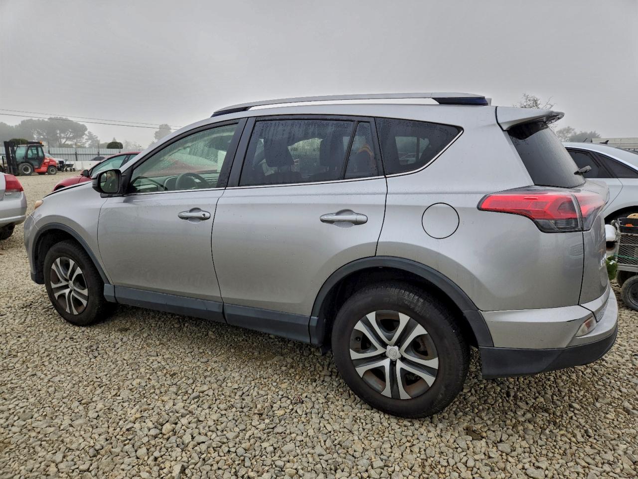 2018 TOYOTA RAV4 LE photo 2