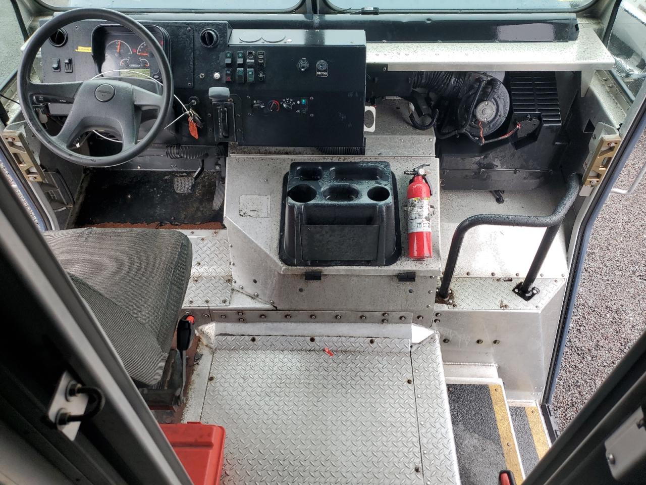 2021  CHASSIS M - DELIVERY VAN photo 8