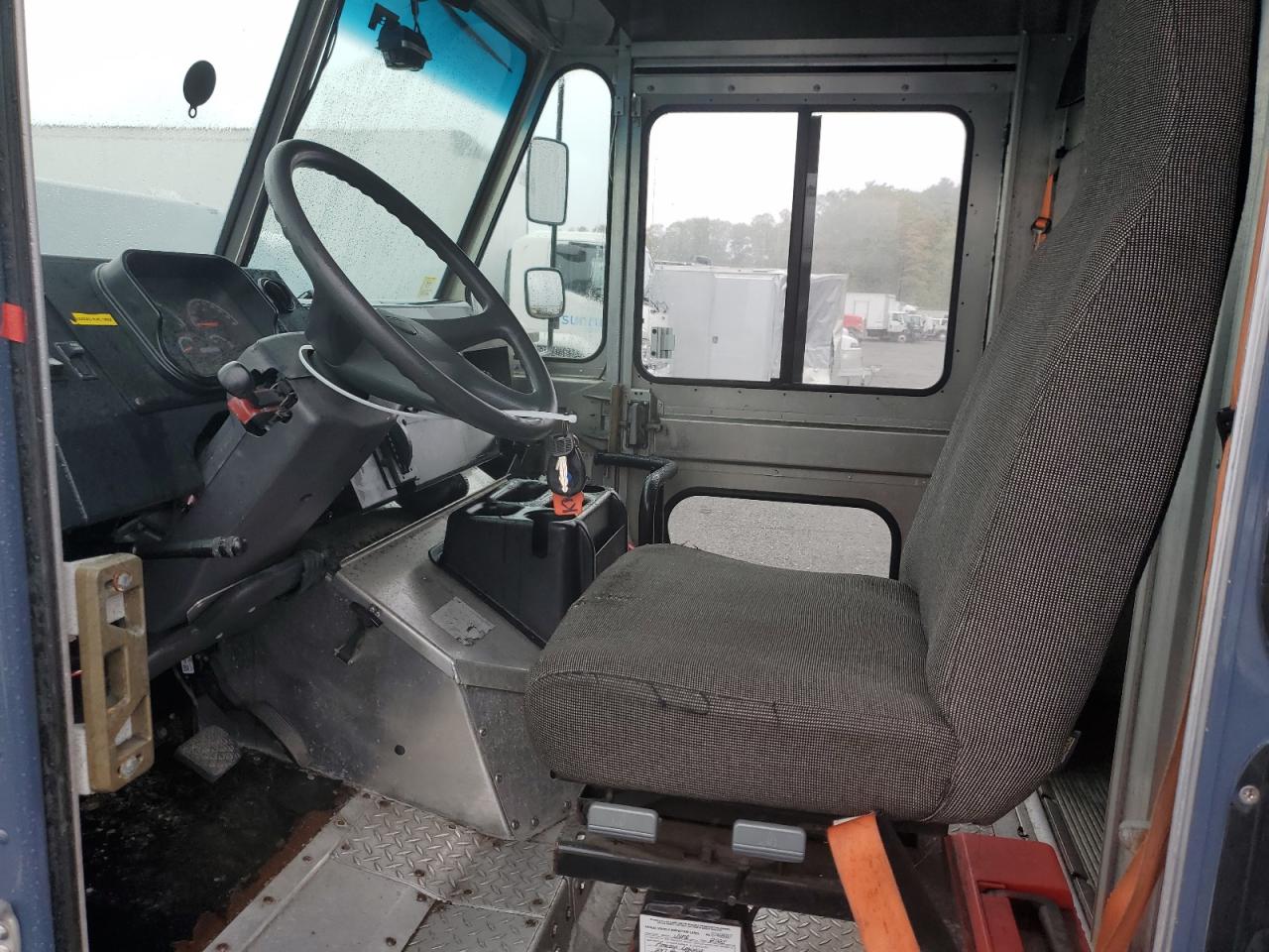 2021  CHASSIS M - DELIVERY VAN photo 7
