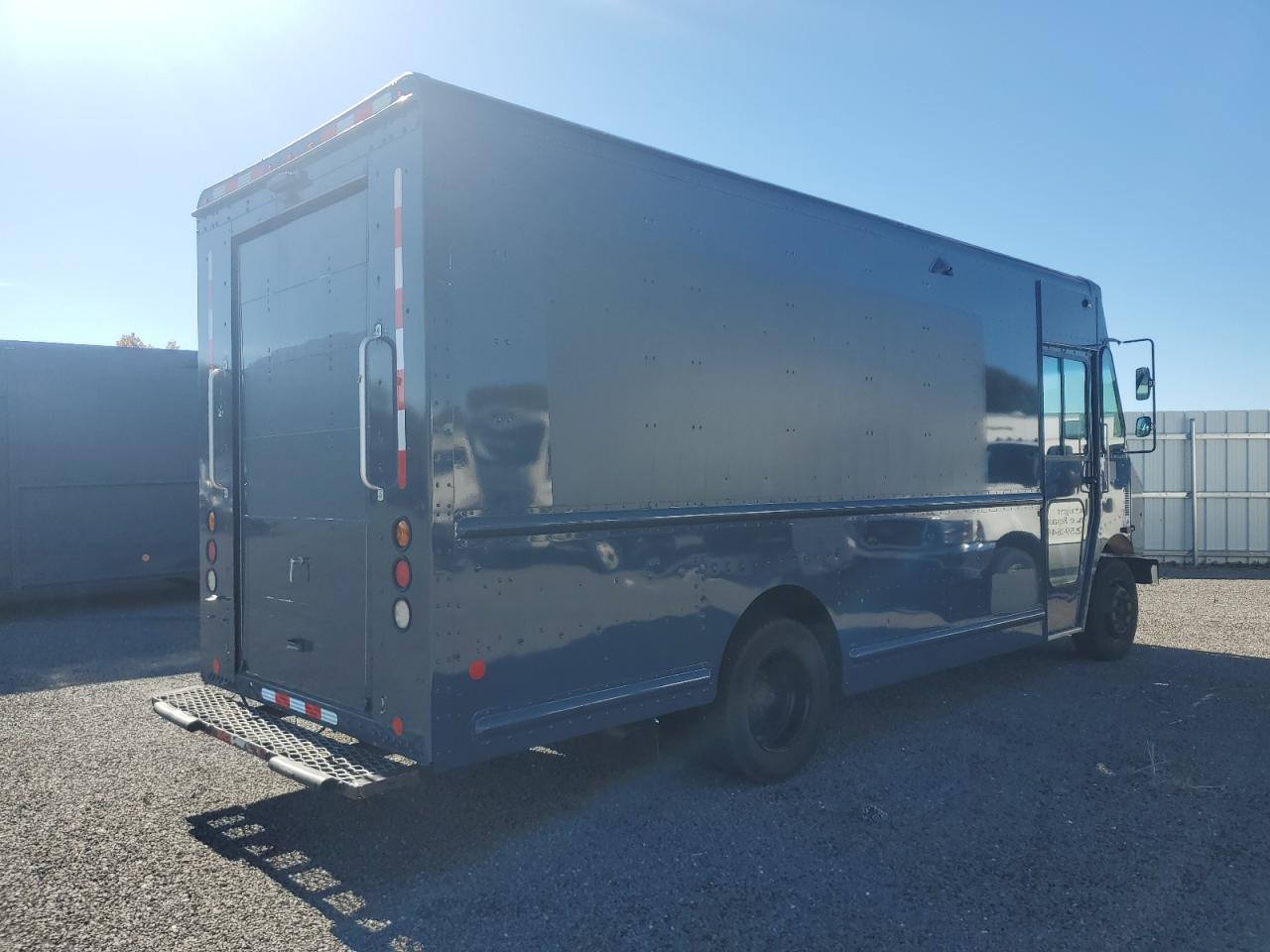 2021  CHASSIS M - DELIVERY VAN photo 3