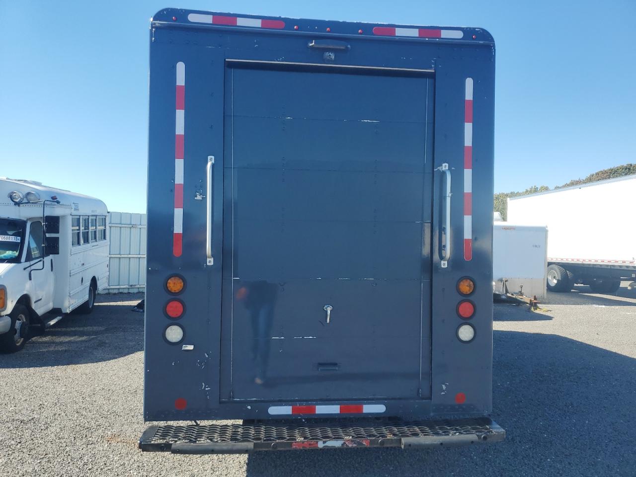 2021  CHASSIS M - DELIVERY VAN photo 6