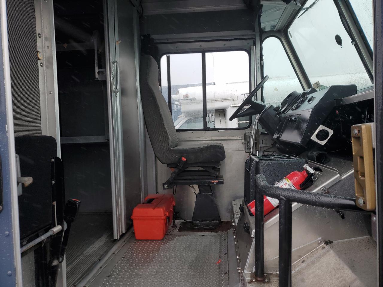 2021  CHASSIS M - DELIVERY VAN photo 11