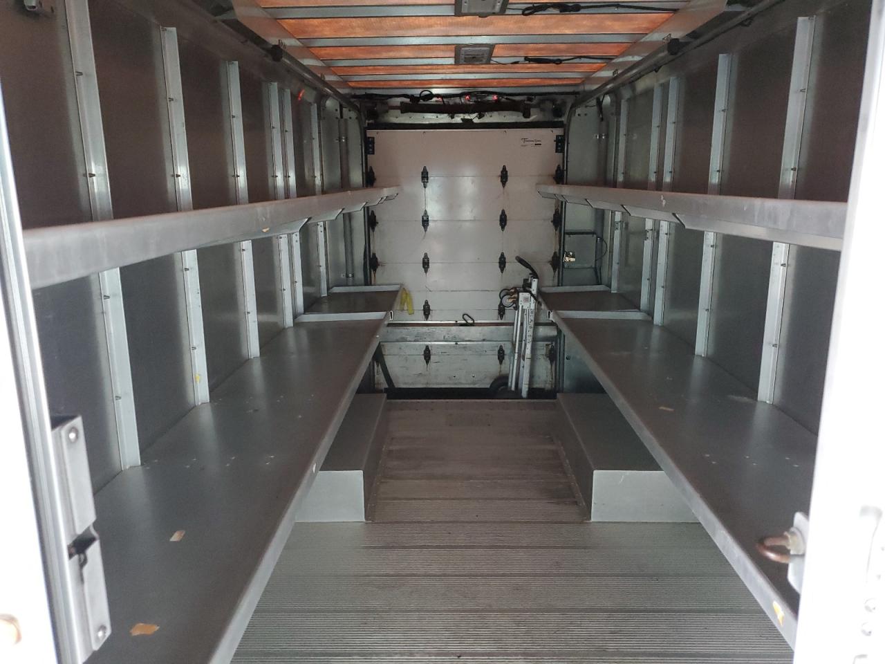 2021  CHASSIS M - DELIVERY VAN photo 10