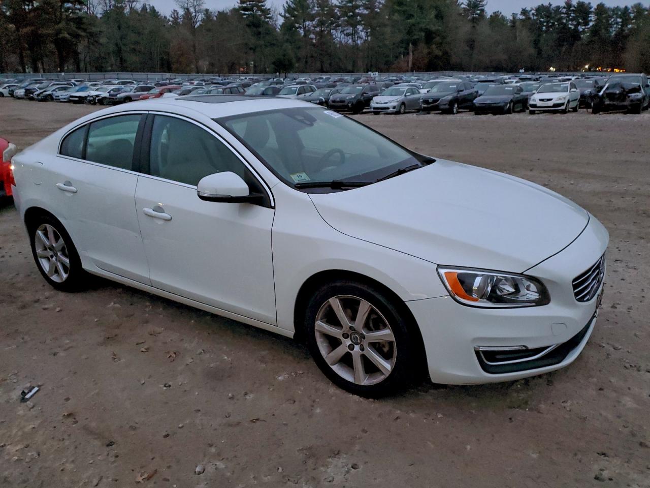 2016 VOLVO S60 PREMIER photo 4