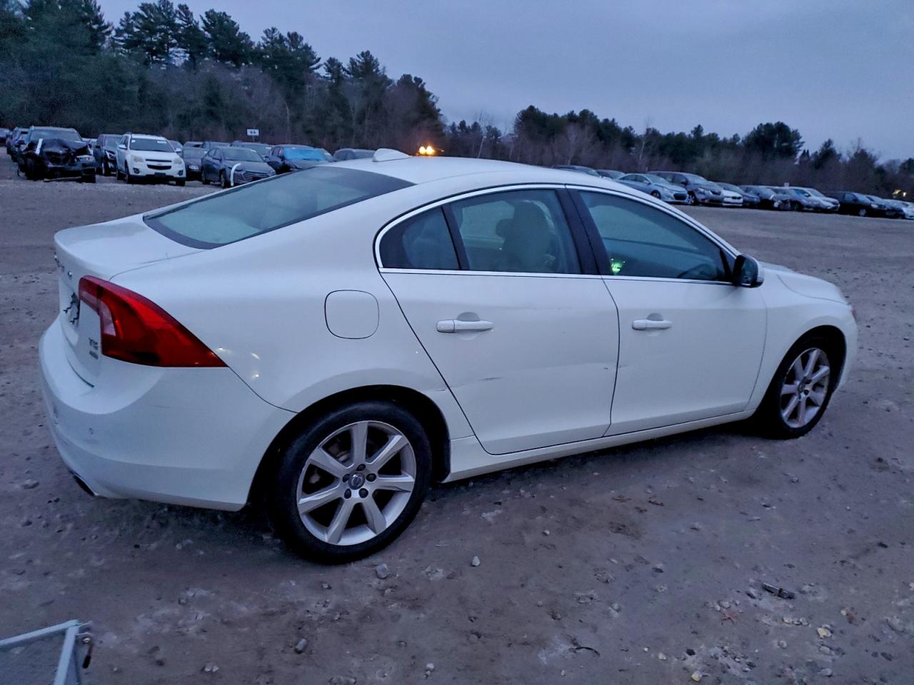2016 VOLVO S60 PREMIER photo 3