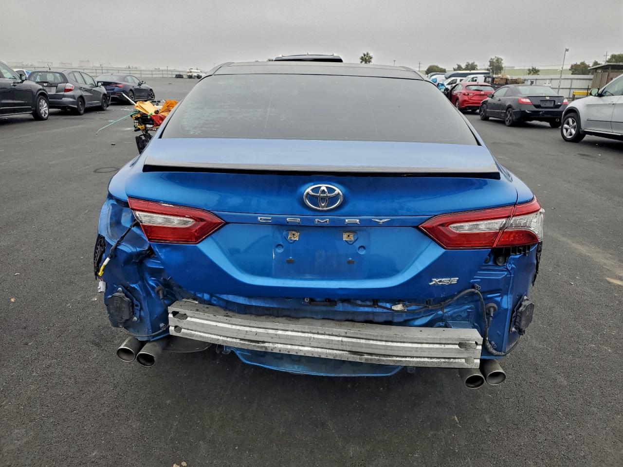 2018 TOYOTA CAMRY XSE photo 6