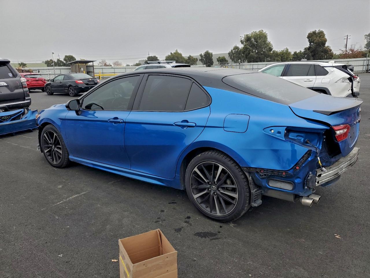 2018 TOYOTA CAMRY XSE photo 2