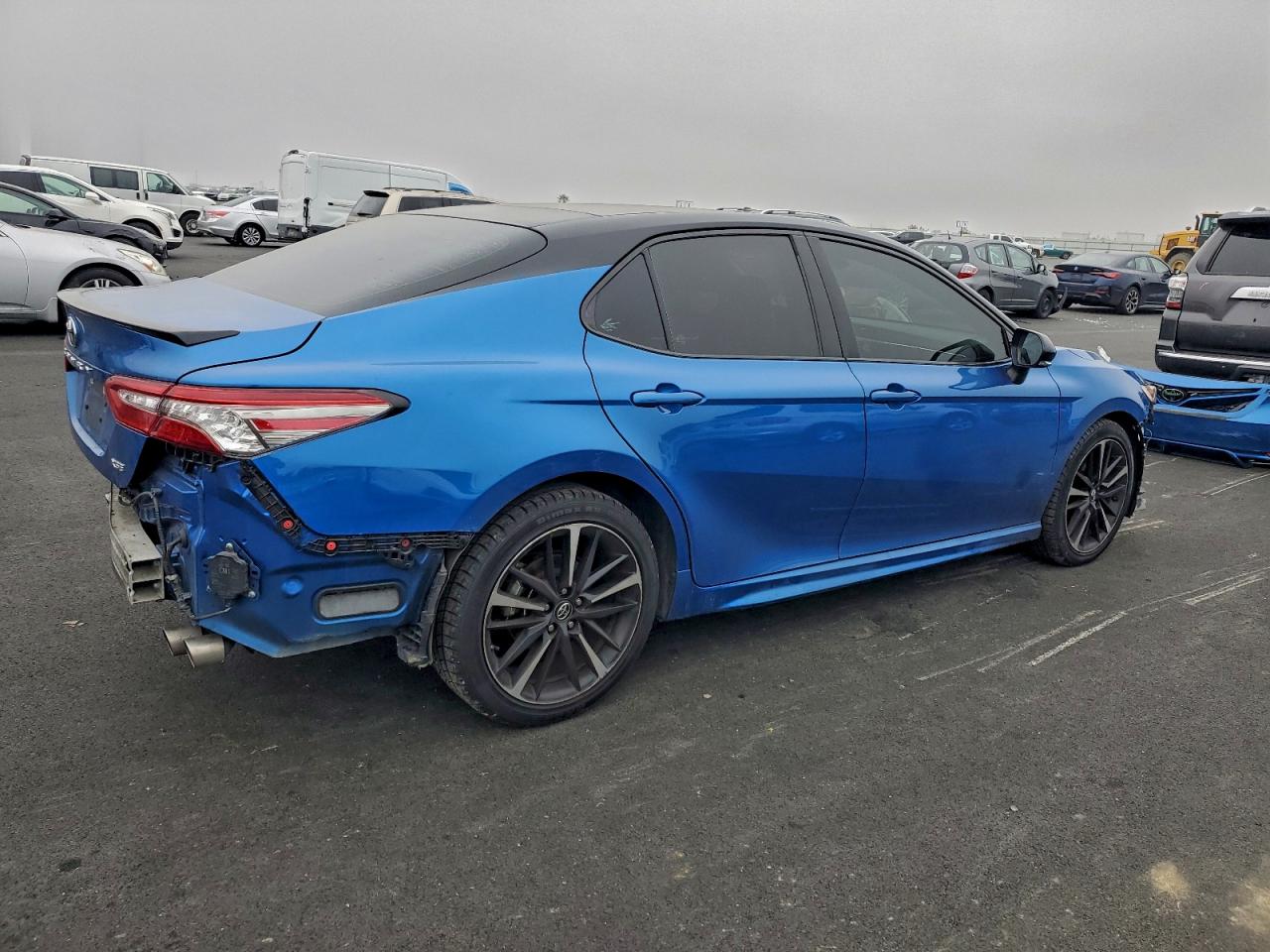 2018 TOYOTA CAMRY XSE photo 3