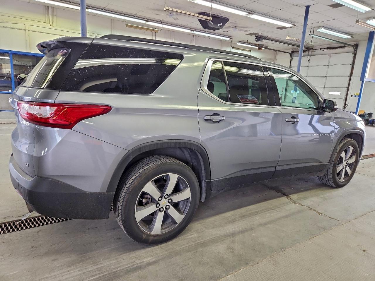 2020 CHEVROLET TRAVERSE LT photo 3