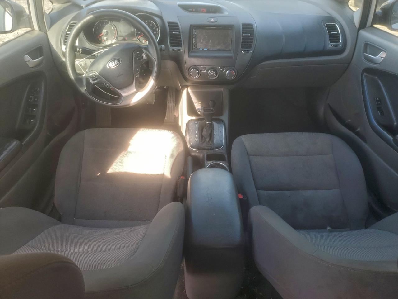 2017 KIA FORTE LX photo 8