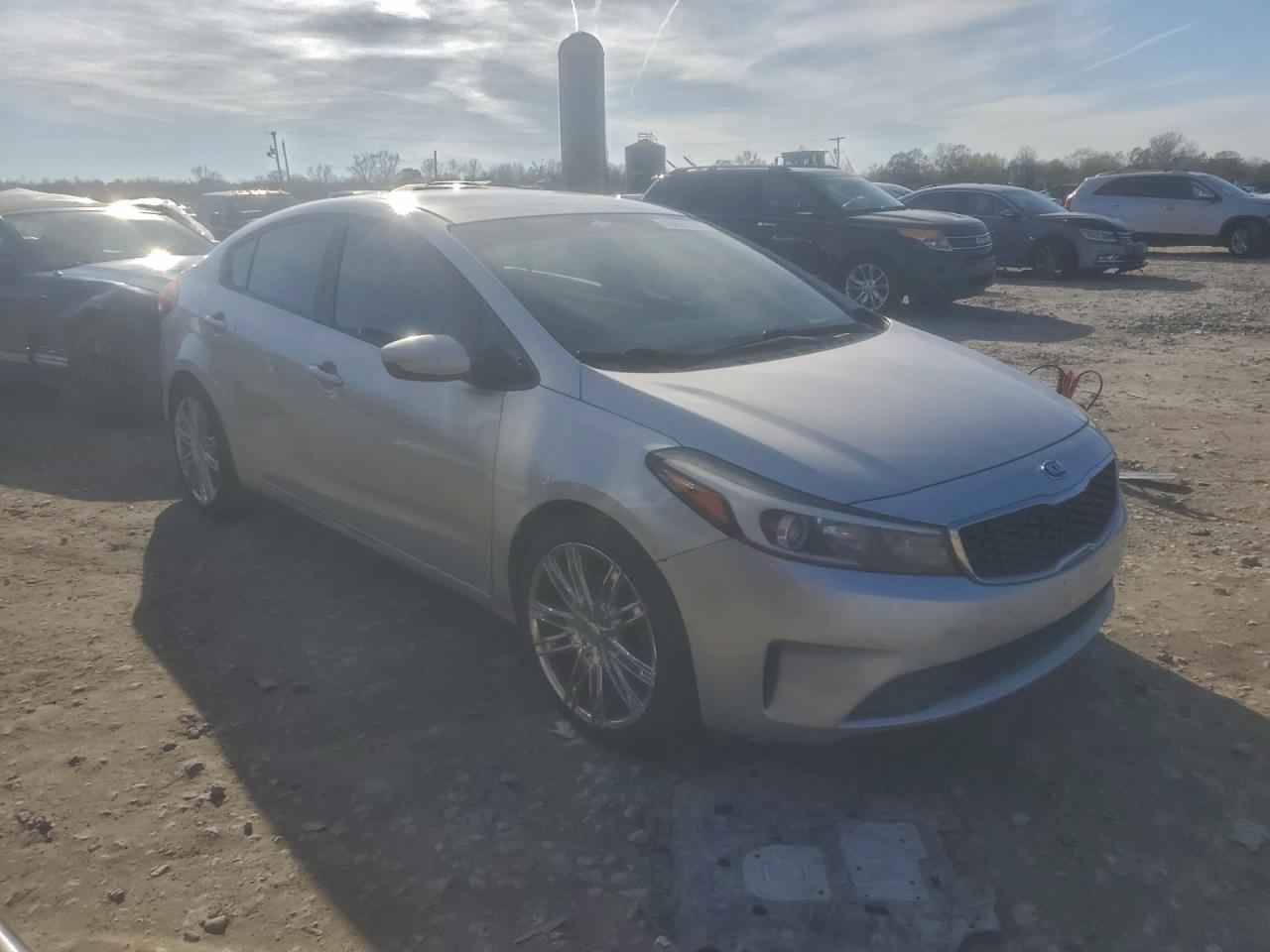 2017 KIA FORTE LX photo 4
