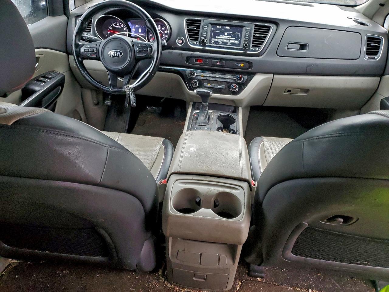 2017 KIA SEDONA LX photo 8