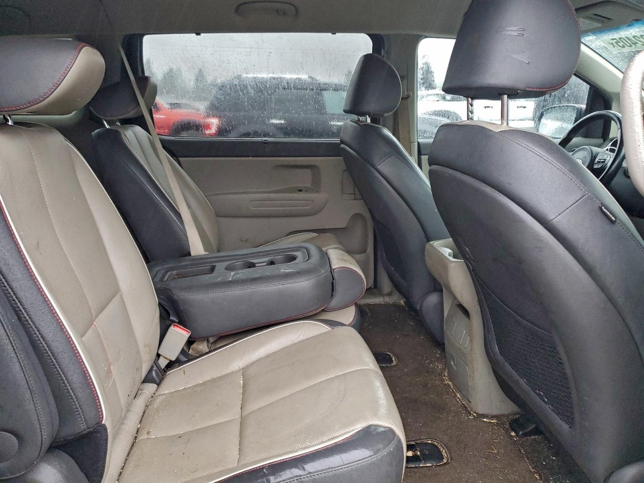 2017 KIA SEDONA LX photo 11