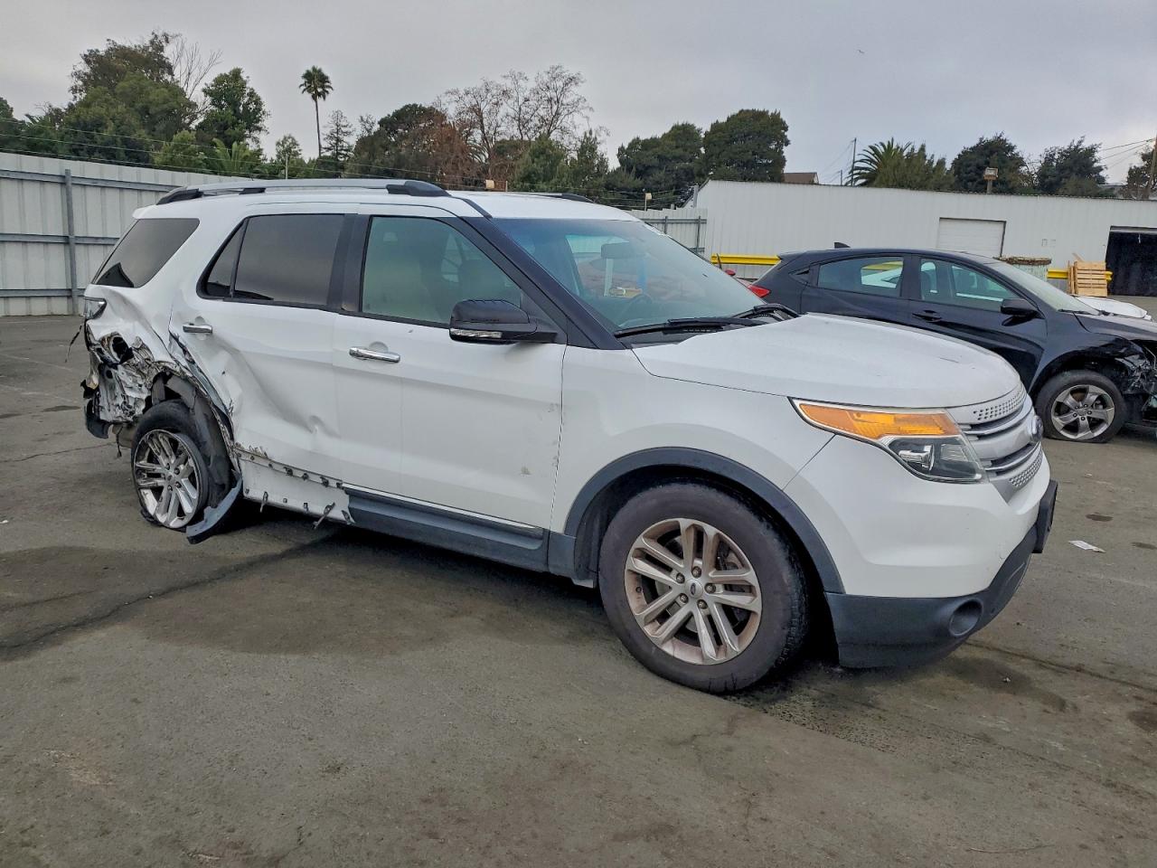 2015 FORD EXPLORER XLT photo 4