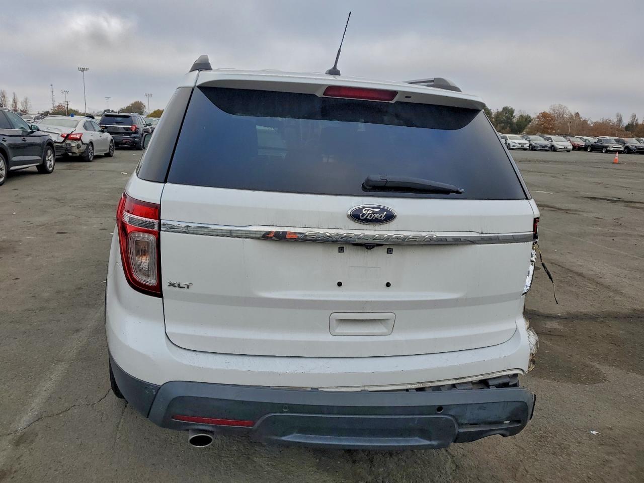 2015 FORD EXPLORER XLT photo 6