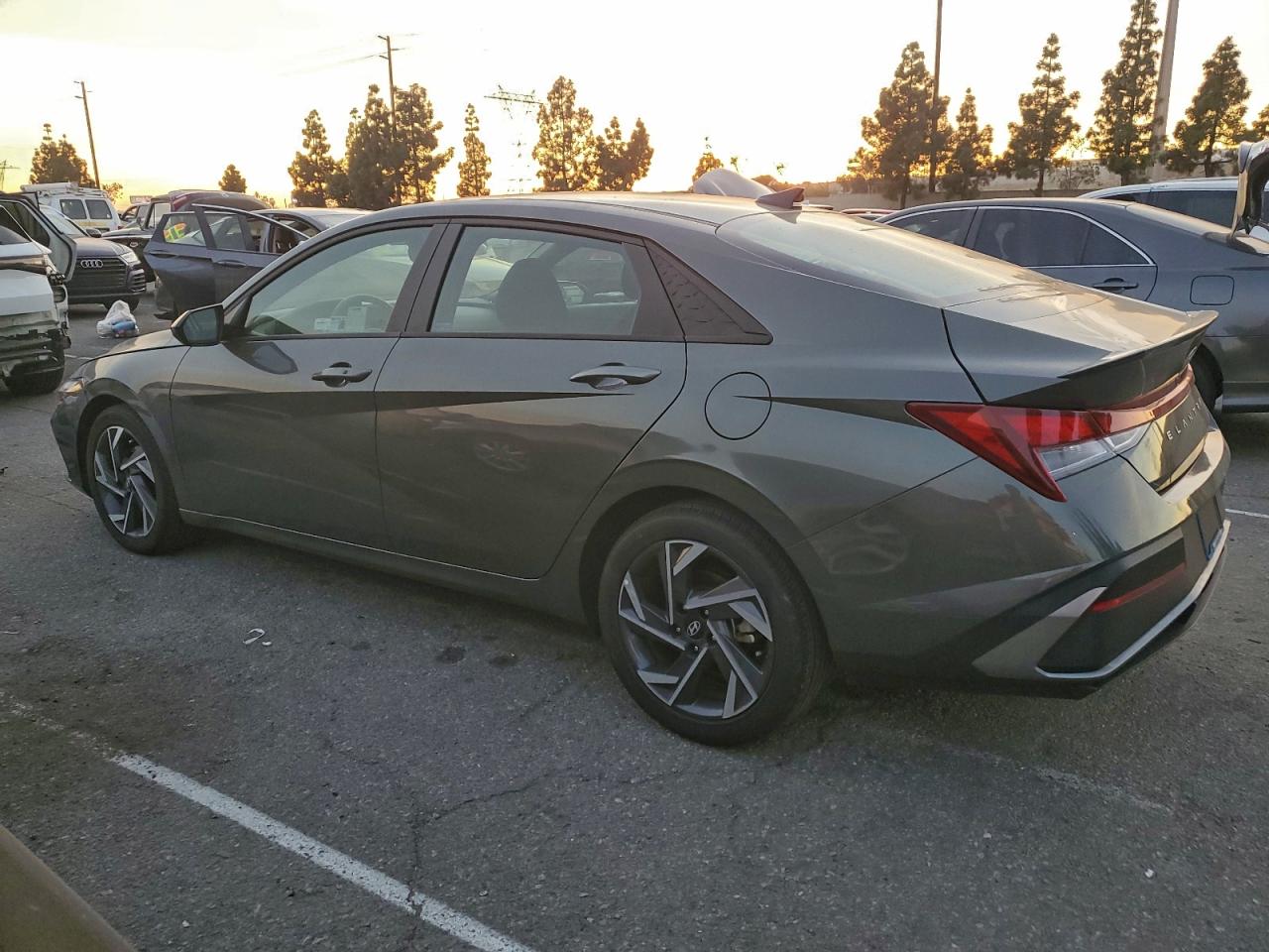 2025 HYUNDAI ELANTRA SEL SPORT photo 2